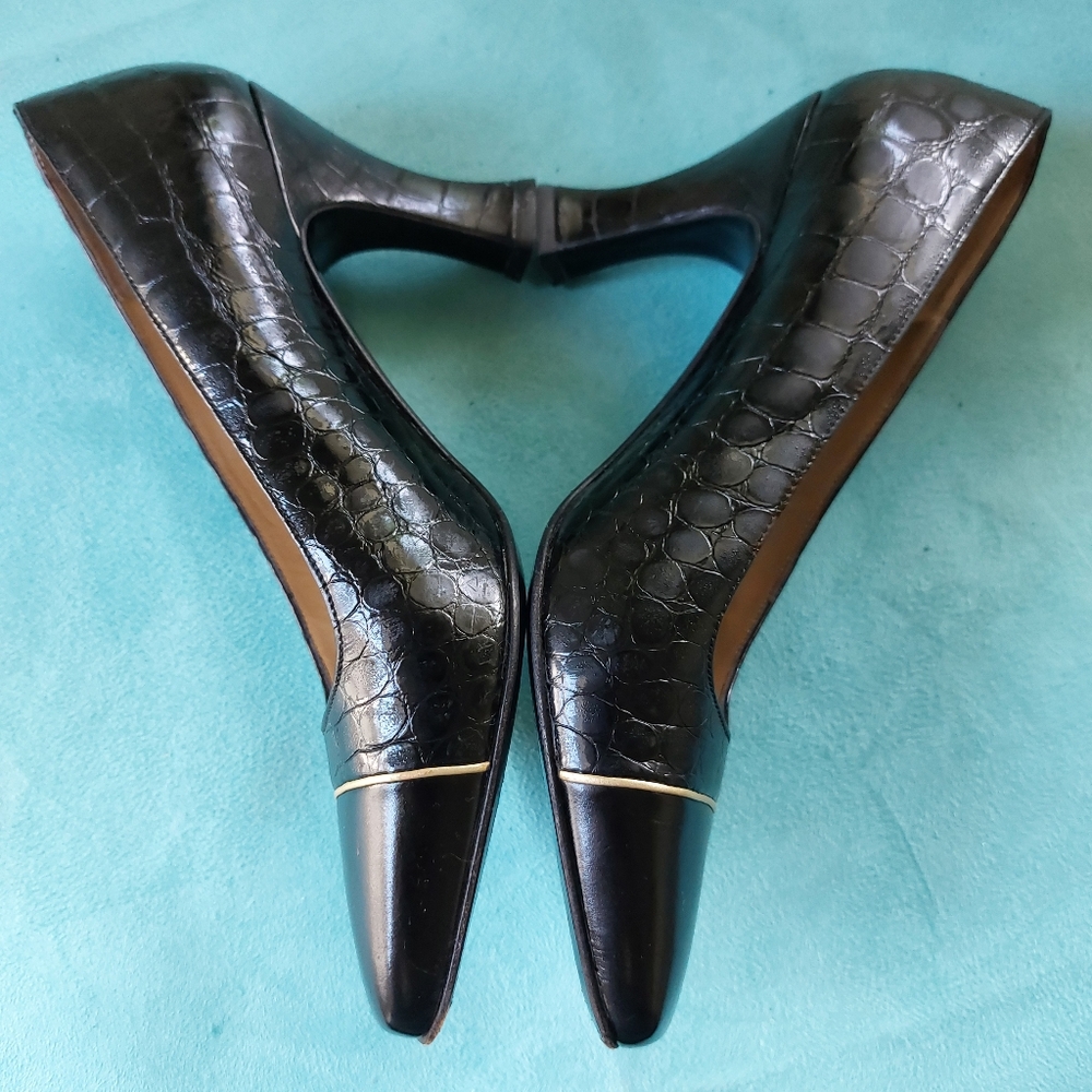 St. John 3" Leather Black Pump w/Smooth & Faux Alligator Pattern, Size 6B, Italy - Picture 7 of 11